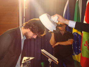 Paulo Horn recebe a toga (Foto de :Charles Gustavo Grigull)