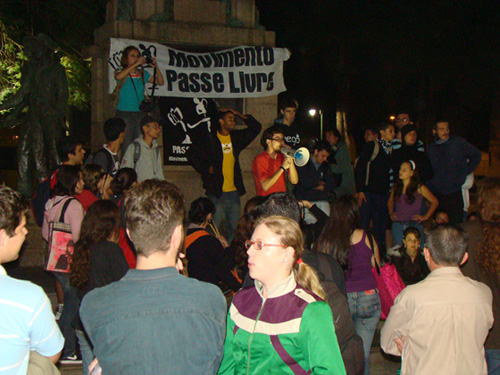 Concentração dos estudantes na praça da Bandeira (Foto de :Marcio Rocha)