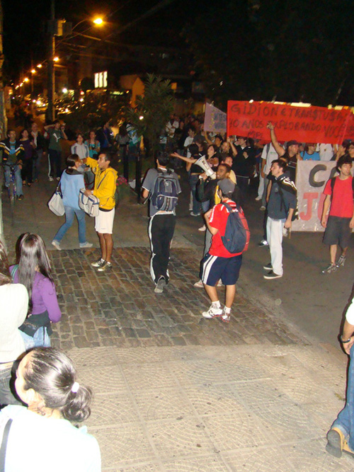 Estudantes mobilizados no centro de Joinville (Foto de :Jéssica Michells)