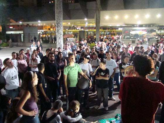 Alunos protestam próximos ao terminal central (Foto de :Carolinne Sagaz)