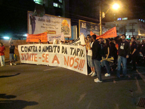 Alunos protestam contra aumento (Foto de :Marcio Rocha)